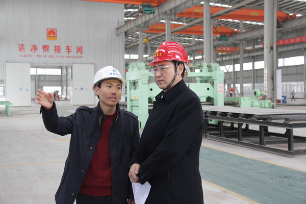 平頂山市委副書(shū)記、市長(cháng)張國偉在舞鋼市長(cháng)白立凡陪同下蒞臨舞鋼神州重工金屬復合材料有限公司視察指導工作 