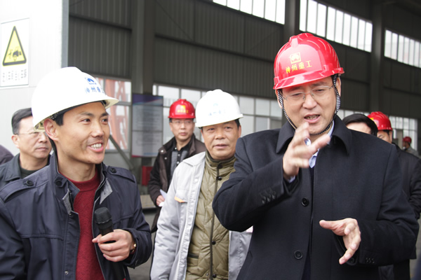 平頂山市委副書(shū)記、市長(cháng)張國偉在舞鋼市長(cháng)白立凡陪同下蒞臨舞鋼神州重工金屬復合材料有限公司視察指導工作 